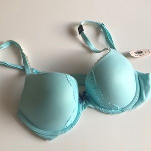 NWT Victoria’s Secret bra (soft, comfortable) 32C
